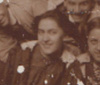 Feszty Masa (középen) főiskolás csoporttársai körében.