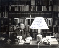 Ortutay Gyula, a Magyar Néprajzi Társaság elnökének autográf kézírásával dedikált fényképe. (1969)
