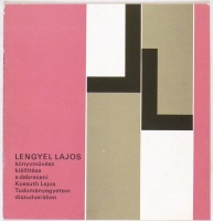 Lengyel Lajos grafikai és tipográfiai munkáinak szociofotóinak és fotogramjainak kiállítása a Kossuth Lajos Tudományegyetem díszudvarában, 1976. Katalógus.