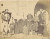 74.     DAMIANI : Famille de Bethléem – Family of Bethlehem. Jerusalem, cca. 1880.