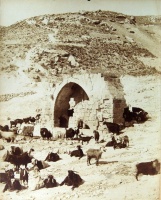 094.     ZANGAKI (Zangaki Brothers, Constantine and George) : Fontaine des Apôtres sur la Route de Jéricho. Cca. 1870.