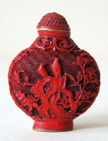 254.   Antique chinese carved cinnabar lacquer snuff bottle.  : 