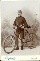 083.   [Magyar baka kerékpárral]. [kabinet fotó]<br><br>[Hungarian footsoldier with a bicycle]. [cabinet photo] : 
