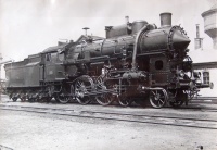 212. [323 sorozatú MÁV mozdony]. [fotó]<br><br>[MÁV (Hungarian State Railways) locomotive series 323]. [photo] : 