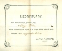 Bizonyitvány - (...) uszótanfolyamot végzett és a vizsgát kitünő sikerrel letette. Budapest, 1922.
