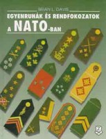 Davis, Brian L.  : Egyenruhák és rendfokozatok a NATO-ban