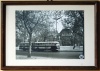 054.   [Ikarus 60 csuklós autóbusz a városligeti Vajdahunyad vár előtt]. [propaganda fotó]<br><br>[Ikarus 60 jointed bus in the city park of Budapest, front of the Vajdahunyad Castle]. [photo] : 