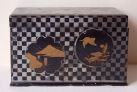 Vintage japanese lacquer jewelry box with bird and plants motifs on the top and round sideways. 