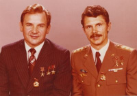 Ismeretlen : Farkas Bertalan magyar- és Valerij Kubaszov szovjet űrhajós. 