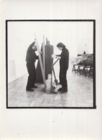 Ismeretlen : Schaár Erzsébet (1908-1975) szobrászművész, a kiállításának rendezése közben.