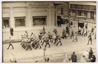 Katonazenekar felvonuláson [ca. 1955]