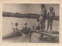 Ismeretlen : 1953 Dunapart (Kajakozók a stégnél)