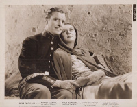 Ronald Colman és Claudette Colbert az Under Two Flags (Halálbrigád) c. filmben. [Original Stockphoto, 1936.]