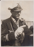 II. világháborús sajtófotó (Original Pressephoto. 2. Weltkrieg.)  1943. ápr. 7.- Oberleutnant Trojer [Hans-Hartwig] (1916 - 1943 sept. 27.) U-Boat parancsnok.