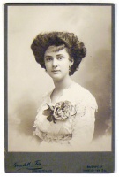 18 éves nő portréja, 1909.