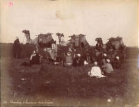 36.     [ZANGAKI (Zangaki Brothers, Constantine and George)?] : Chameliers et chameaux dans le désert. Cca. 1890.