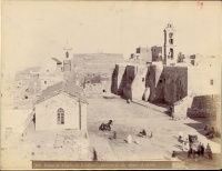 71.     DAMIANI : Entrée de L’église de la nativité – Entrance to the church of the nativity. Jerusalem, cca. 1880.