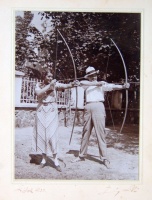 168.     UNKNOWN - ISMERETLEN : [Archer couple], Siófok, 1933.