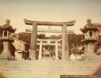 250.     UNKNOWN - ISMERETLEN (Kusakabe Kimbei?) : Entrance to Shinto Temple, Nagasaki. Cca. 1890