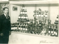 Emlék: az Orsz. Közp. Kath. Legényegylet Kereskedő Szakosztálya által rendezett kirakat versenyről - 1938 május 1-én