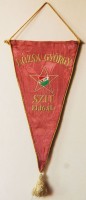 285. Dózsa György SZIT (Szakszervezeti Ifjúmunkás és Tanoncmozgalom) brigád. [Asztali zászló farúdon, cca. 1950.]<br><br>[György Dózsa SZIT (Trade Union Young Workers Apprentice Movement) brigade.] [Table flag on stick, cca. 1950.]