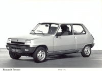 105.   Renault Presse. [5 db reklámfotó kiadói papírmappában]<br><br>[5 pcs advertising photos in orig. paper folder] : 