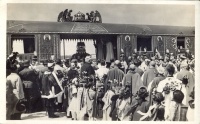 235. Az országjáró Szent Jobb Aranyvonata. [képeslap]<br><br>[Country tour of the Hungarian sacred relic by the „Golden train”]. [postcard] : 